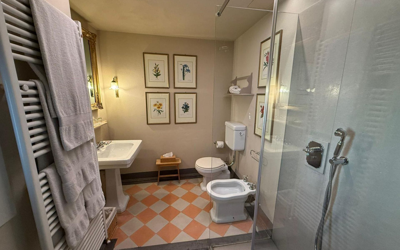 Bathroom 5, Relais dei Poderi Einaudi, Cuneo