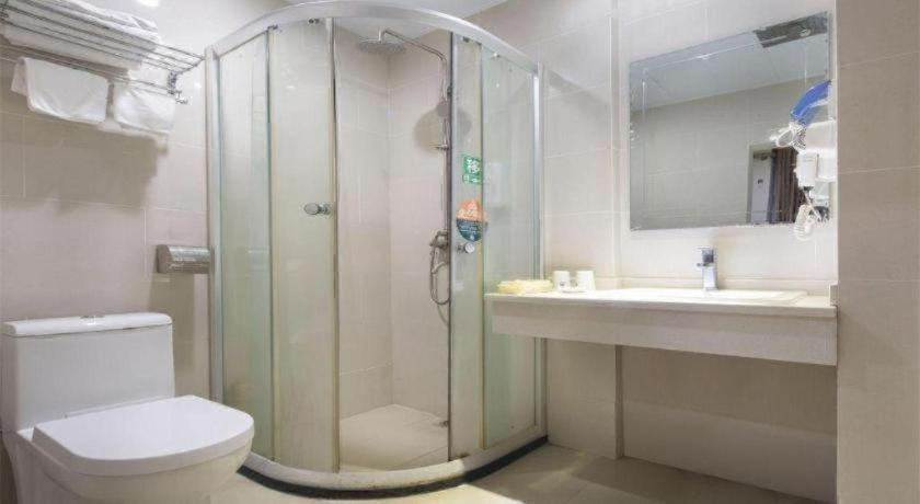 Bathroom 3, GreenTree Alliance Sanya Jiyang District Yalongwan Road Hotel, Sanya