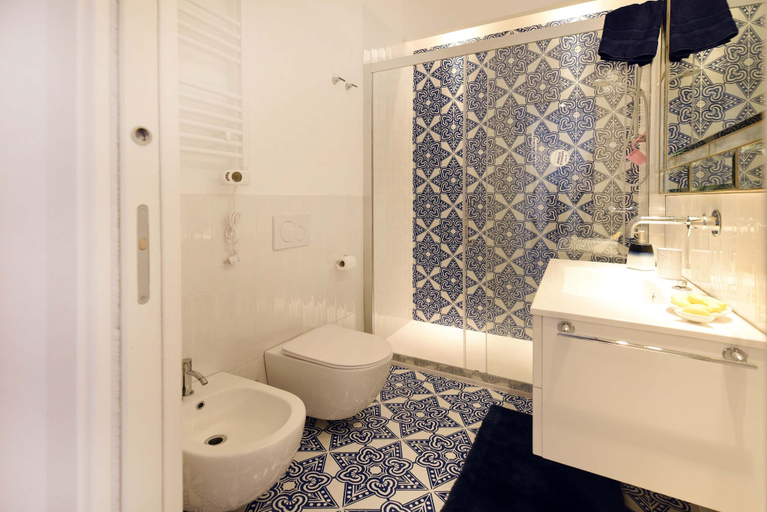 Bathroom 5, Casa Clara in Sorrento, Napoli