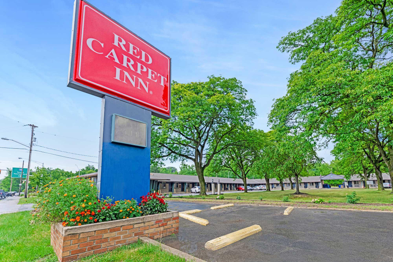 Exterior & Views 2, Red Carpet Inn, Cuyahoga