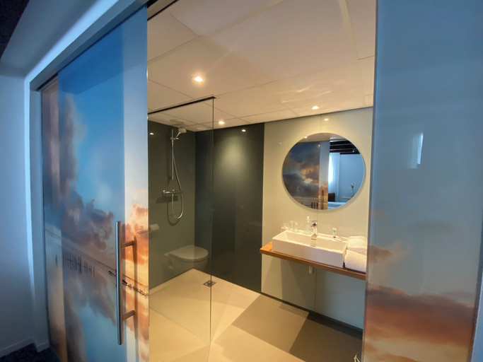 Bathroom 3, Hotel De Stadsherberg, Franekeradeel