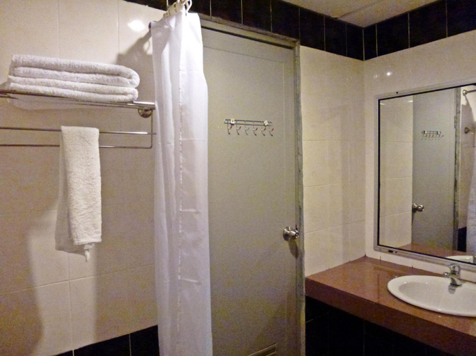 Bathroom 2, Sun Inns Setiawan, Manjung