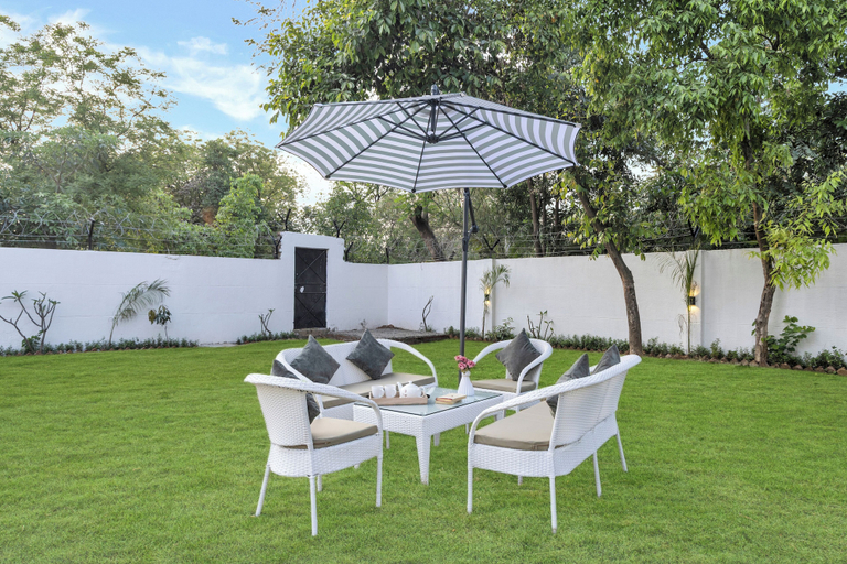 Outdoor dining 5, Alaya Stays Ratikara Ullaas 2BHK Pool, Faridabad