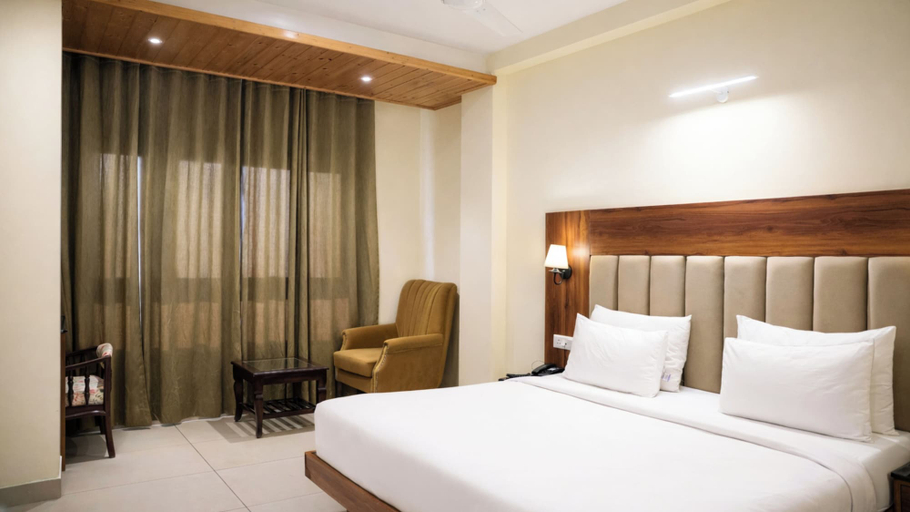 Room 4, DLS Oak Bush, Dehradun