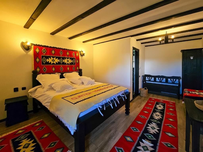 Room 4, CURTEA TARANEASCA, Maldaresti