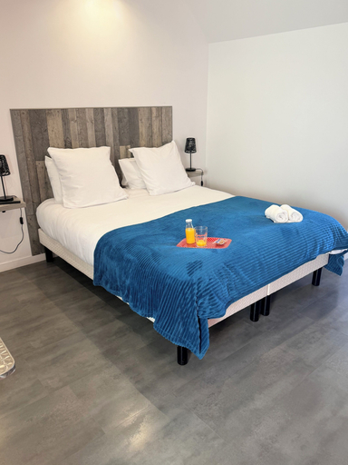 Bedroom 3, Aux Charmes, Pas-de-Calais