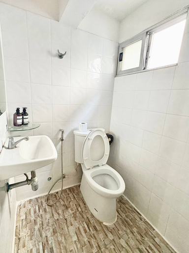 Bathroom 2, Prompt Inn Chareonkrung, Bang Kho Laem