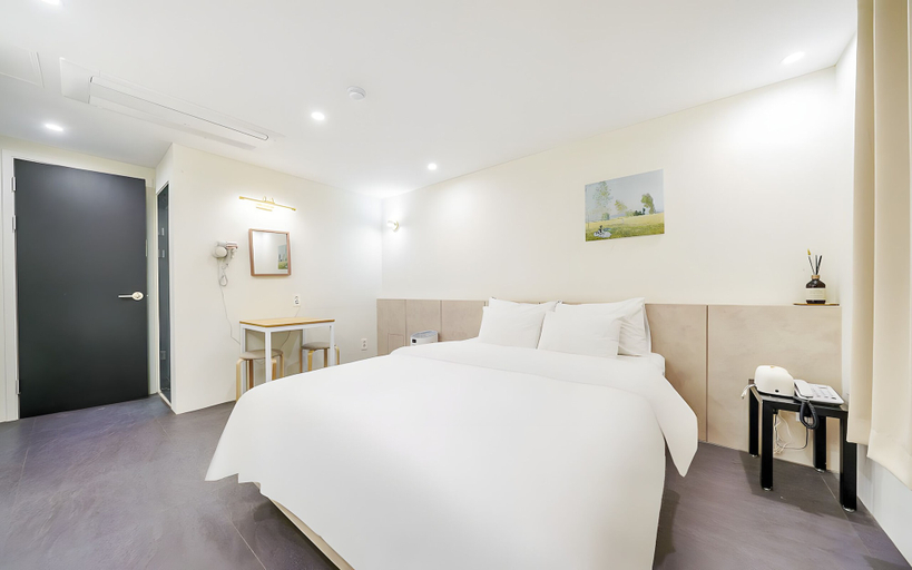 Room 3, Hotel Azure, Yeonsu