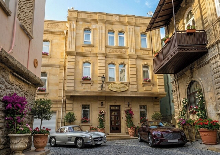 Exterior & Views