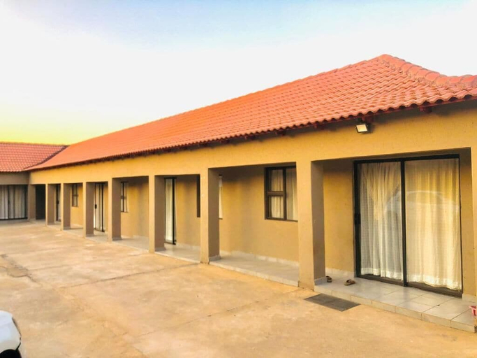 Exterior, UNCLE CHARLES GUESTHOUSE, City of Tshwane