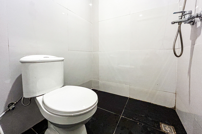 Bathroom 4, SANS Hotel Guntur Cendana Garut, Garut