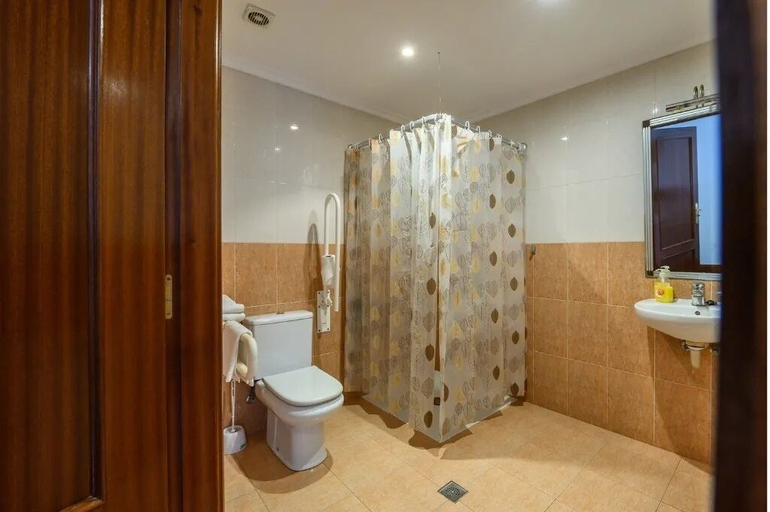 Bathroom 2, Pensión Zelaia, Guipúzcoa
