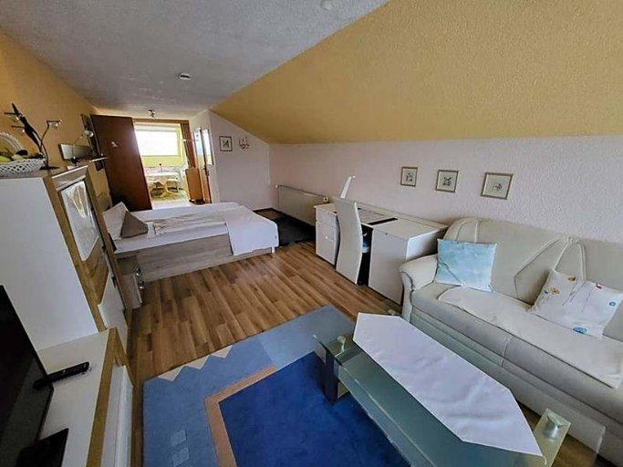 Bedroom 2, Landhotel Schönblick, Calw