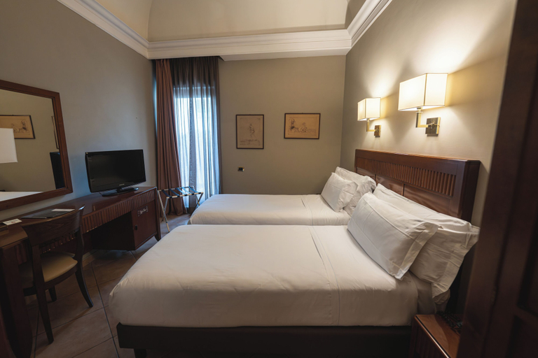 Bedroom 2, Hotel Forum, Napoli