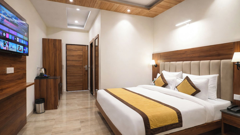 Room 5, DLS Oak Bush, Dehradun