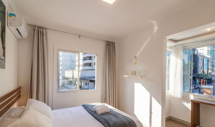 Room 3, Apt w/ Suite 30 m From the sea in Itapema Cae0103, Itapema