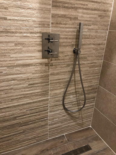 Bathroom 5, Moulin de Carrière, Gard