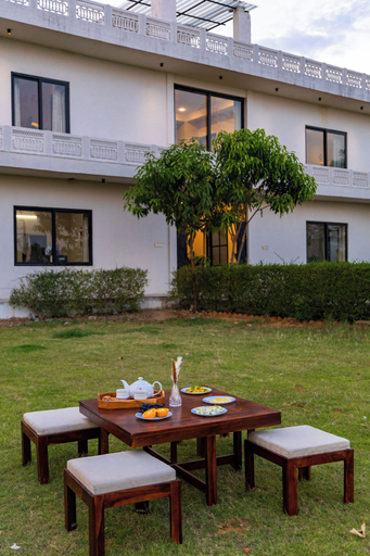 Outdoor dining 3, Fable Farm by Alaya Stays 4-BHK Villa, Jaipur