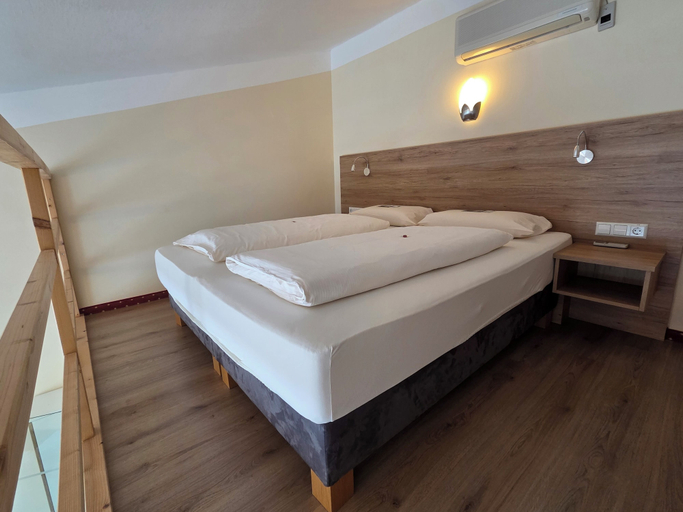 Bedroom 3, Flair Hotel Landgasthof Roger, Heilbronn
