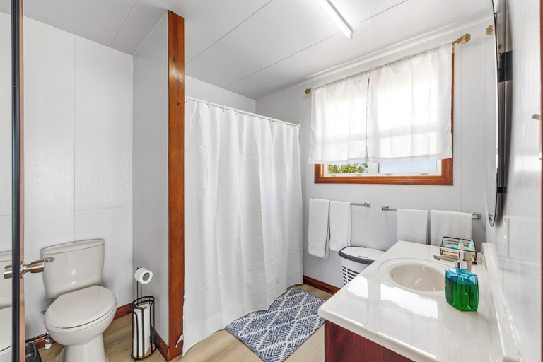 Bathroom, Tarpon Sands