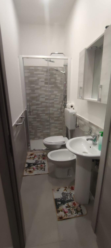 Bathroom 3, BeB575, Messina