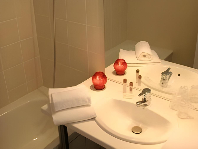 Bathroom 3, SOWELL HOTELS Le Domaine du Golf d'Albret, Lot-et-Garonne