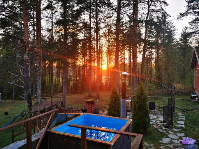 Outdoor spa tub 3, Wanha Koulu - Old School Lodge Tahko, North Savonia