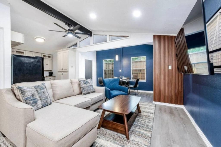 Living area 3, Empress Cozy Haven, Houston