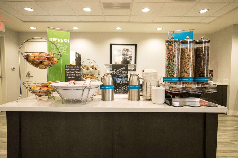 Food & Drinks, Hampton Inn & Suites Tempe/Phoenix Airport, Maricopa