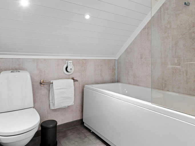 Bathroom 3, 5 Star Holiday Home in Bud, Fræna