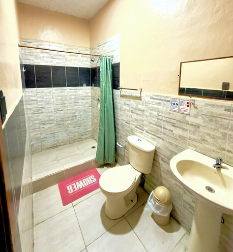 Bathroom 5, Travel House Quito, Quito