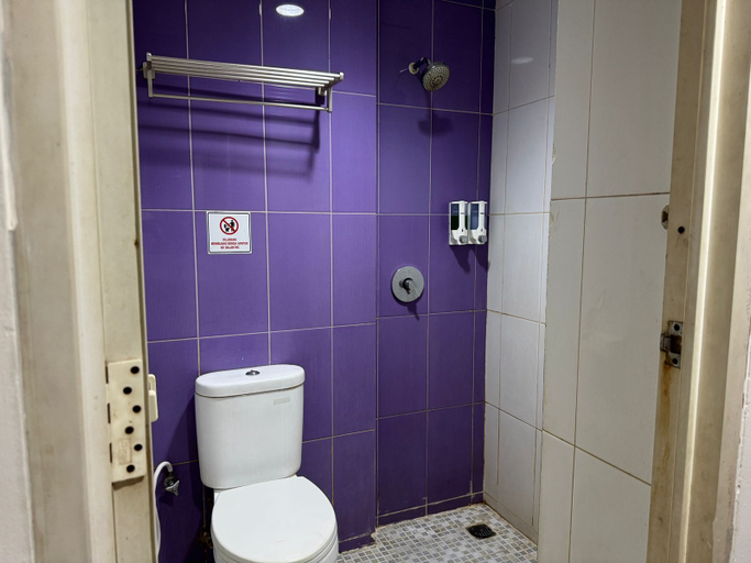 Bathroom 3, New Manggis Inn Hotel, Jakarta Barat