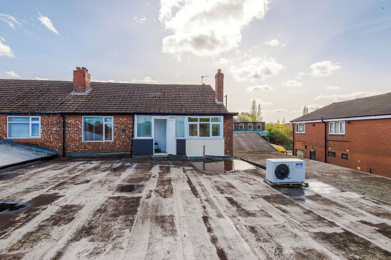 Exterior, Luxury 3 Bed - 6 min to Airport, Stockport