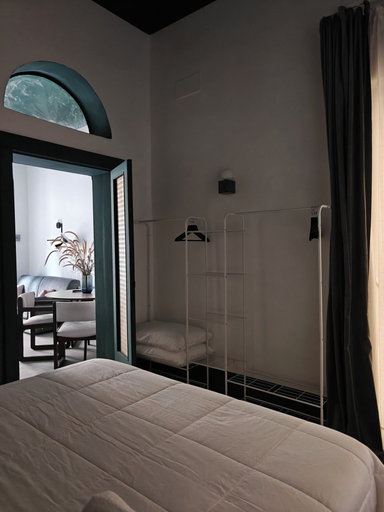 Room 2, CASA FAVORISCA, Bari