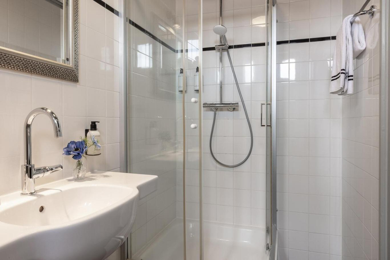 Bathroom 3, Logementen Dokkum, Dongeradeel