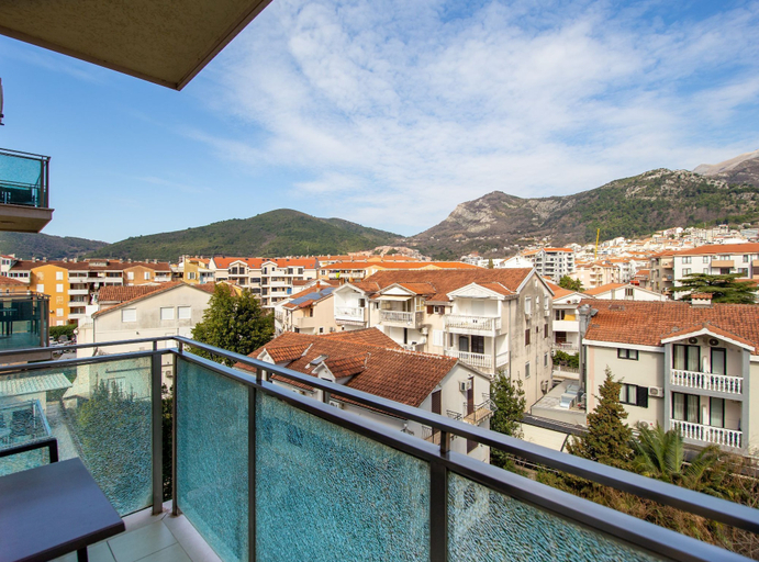 Others 4, Hotel Princ