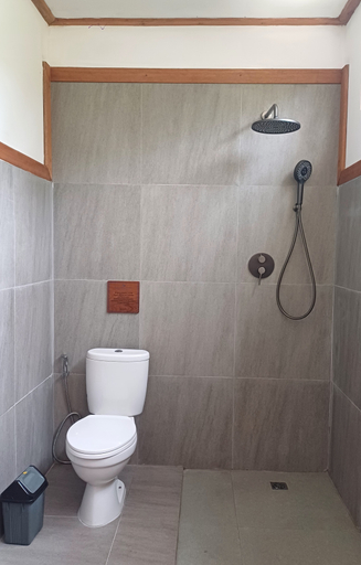 Bathroom 5, Ombak Biru Resort, Kepulauan Mentawai