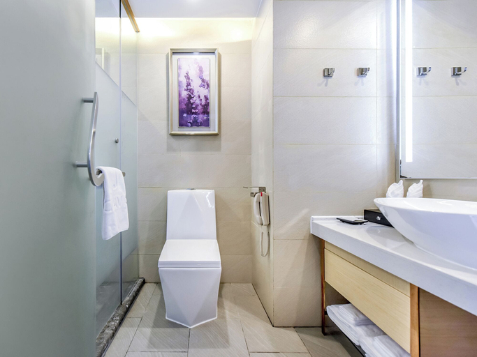 Bathroom, Lavande Hotel Tianmenshan Branch, Zhangjiajie