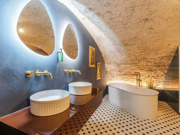 Bathroom 4, Wilsons Collection of Suites, Utrecht