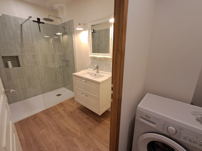Bathroom 5, Le Petit Molière Chambres d'Hôtes, Hérault