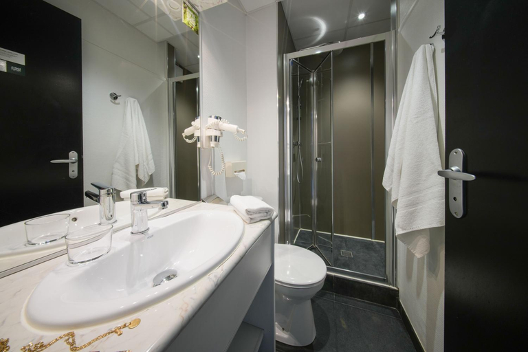 Bathroom 4, Logis Hotel Le Relais, Landes