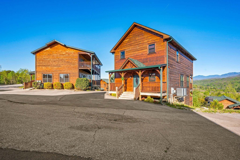 Exterior 2, Gatlinburg Views Lodge 5 Bedroom Cabin, Sevier