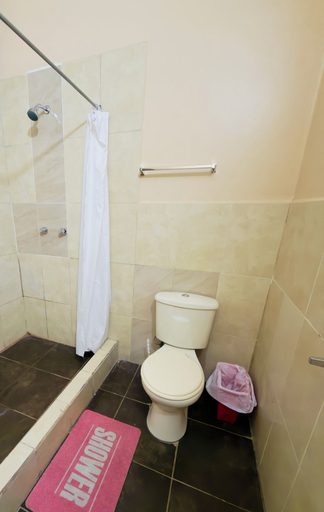 Bathroom 2, Travel House Quito, Quito