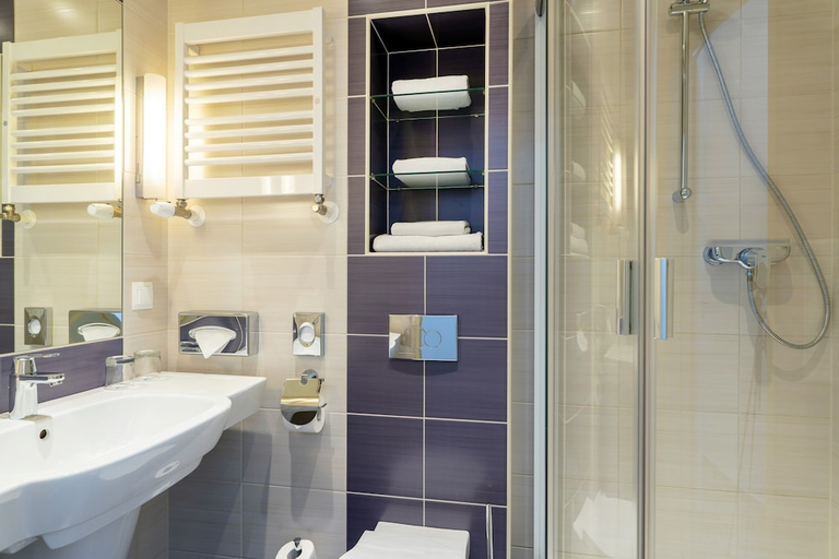 Bathroom 2, METROPOL HOTEL WARSAW, Warsaw