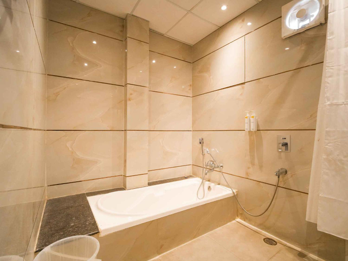 Bathroom 2, Lemonade Hotel Alwar, Alwar