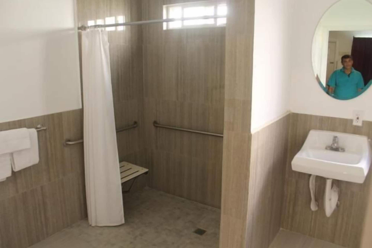 Bathroom, CINEMA MOTEL, Los Angeles