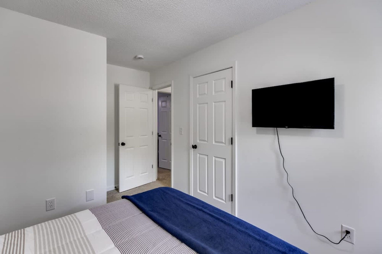 Room 5, Tranquil Hideaway Home - Pet-friendly, Carroll