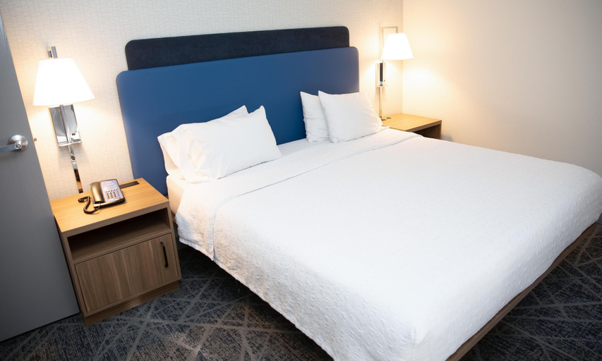 Bedroom 3, Hampton Inn Shrewsbury, York