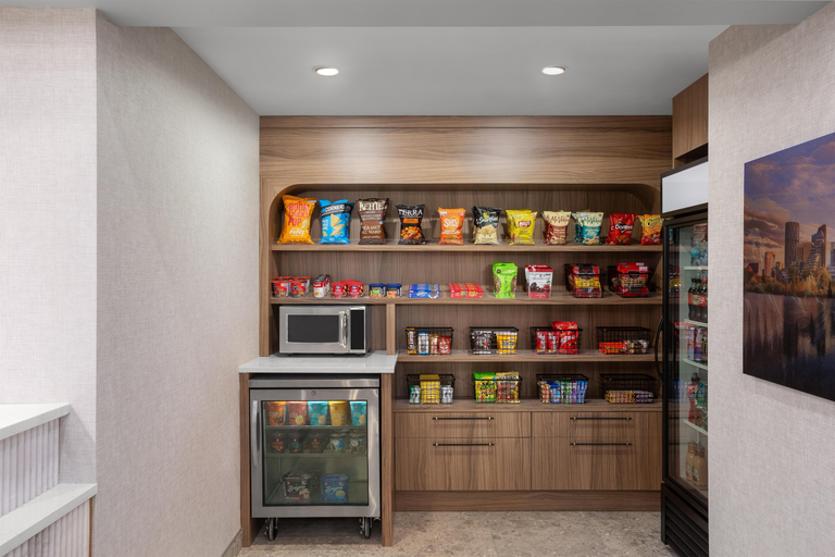 Food & Drinks 4, Hampton Inn By Hilton Calgary Downtown, Division No. 6
