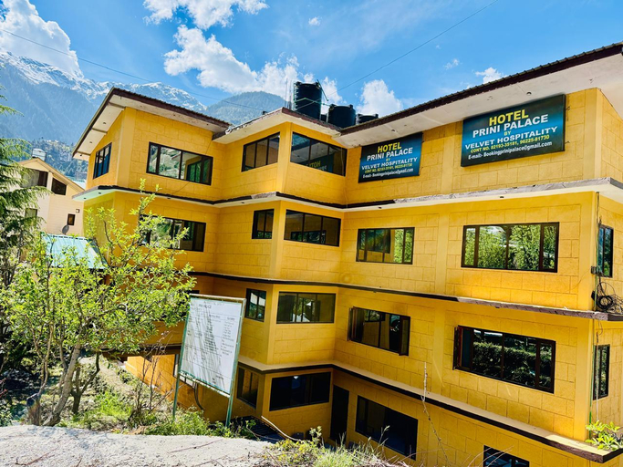 Exterior & Views